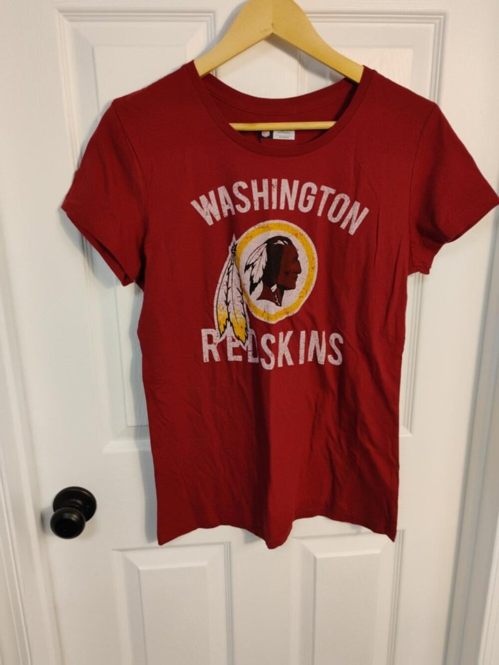 Washington Redskins NFL Women’s Large Distressed Logo Graphic T-Shirt